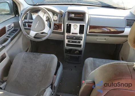 2010 Chrysler Town & Country Touring из США, поврежденный, VIN 2A4RR5D17AR305204